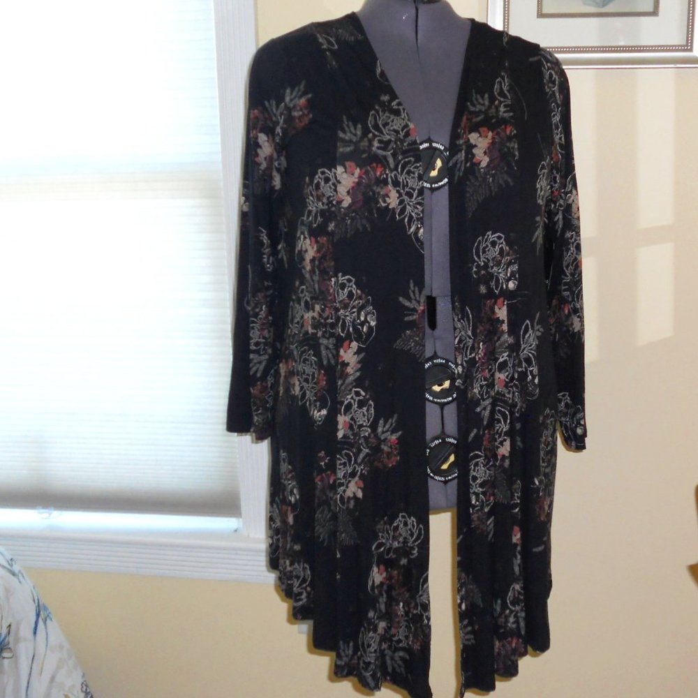 NWT Torrid 4X Black Open Front FitnFlare Cardi Top Floral Pattern Super Soft